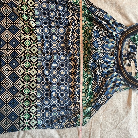 Dress - Picture 8 of 9